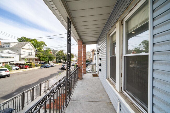 Building Photo - 39 Winfield Ave