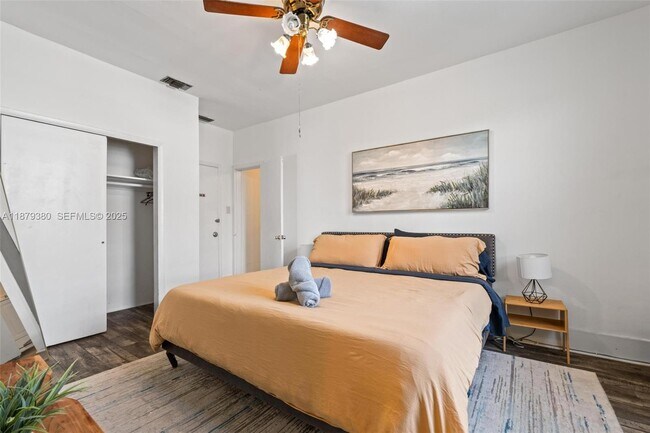 Building Photo - 2453 SW 17th St