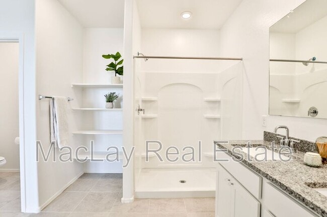 Building Photo - 1133 W Descanso Canyon Dr