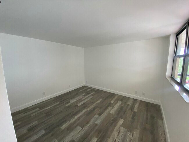 Building Photo - 6320 Boca Del Mar Dr