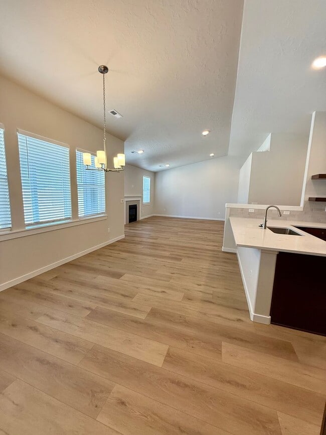 Building Photo - Welcome home! 4 bed 2 bath in Caldwell Idaho