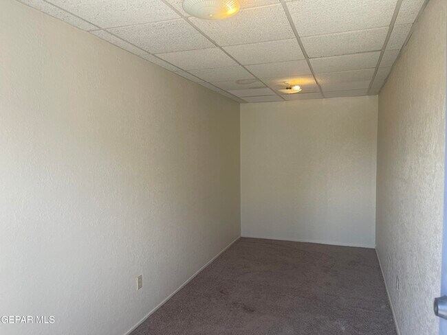 Building Photo - 609 E Robinson Ave