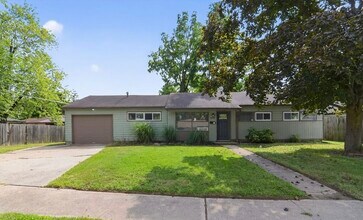 Building Photo - E 47th St