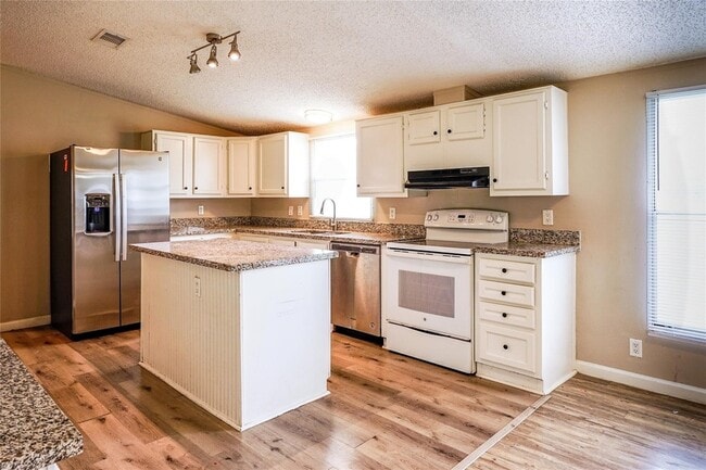 Building Photo - 9824 Stone Ranch Blvd