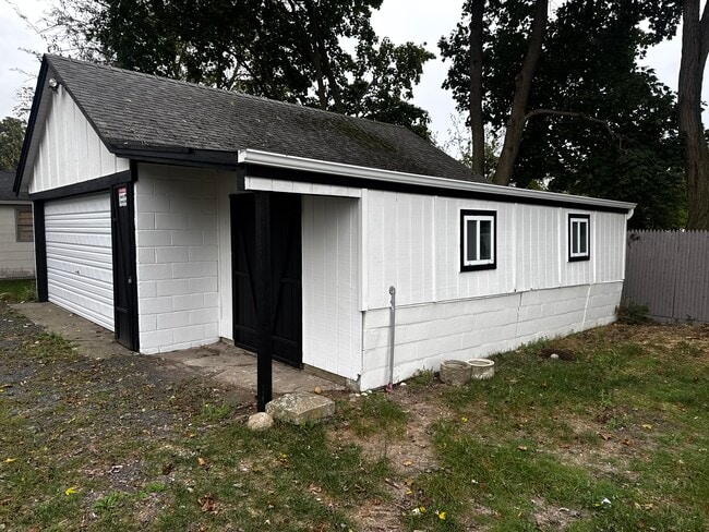 Building Photo - 1027 West St