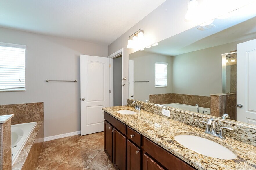 Building Photo - 13946 Lugano Ct