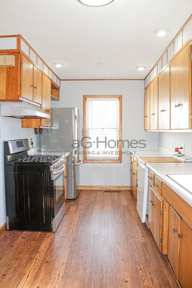 Building Photo - 317 W Peach St