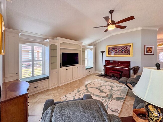 Building Photo - 4167 Victory Dr
