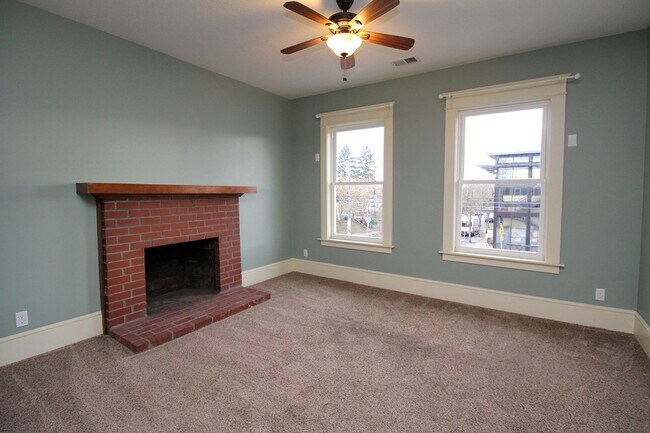 Building Photo - 4033 SE Hawthorne Blvd