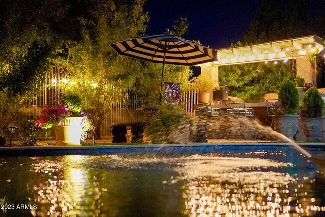 Building Photo - 295 W Goldfinch Way