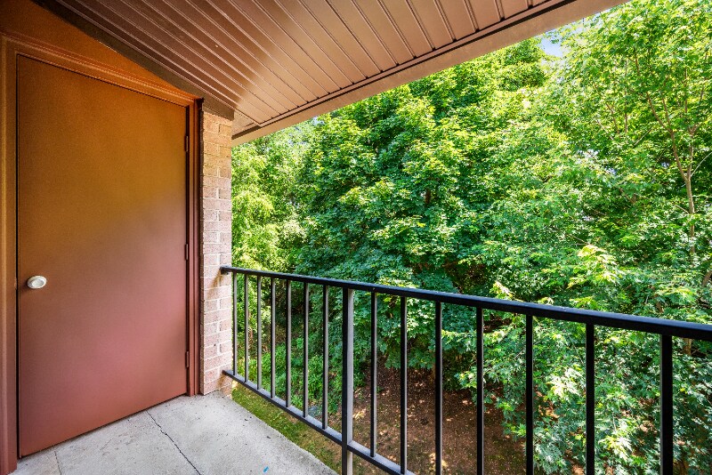 Building Photo - 1419 Valley Dr