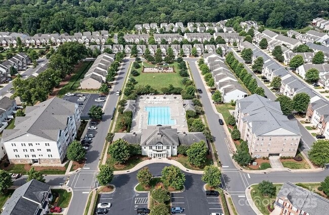 Building Photo - Park South Station Home Available Now!