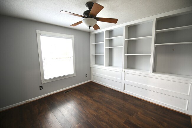 Building Photo - 4400 Greensbury Dr