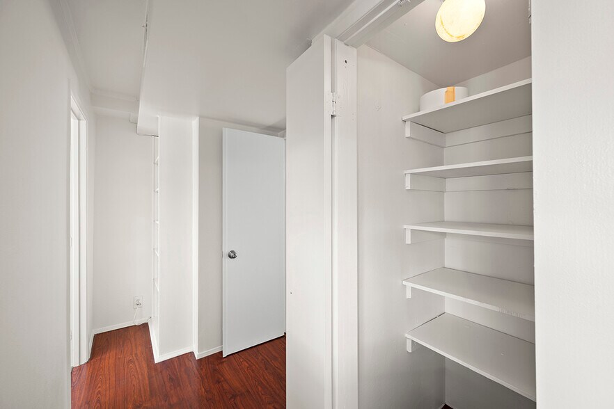 Building Photo - 3216 Caminito Eastbluff