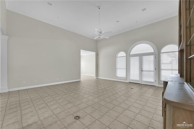 Building Photo - 321 Condor Ave