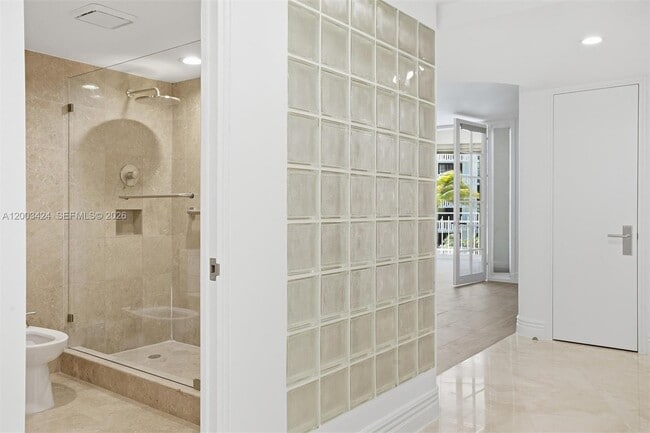 Building Photo - 600 Grapetree Dr