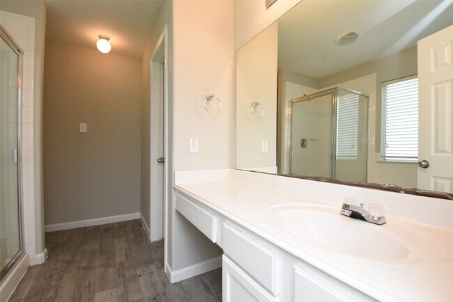Building Photo - 21603 Falvel Lake Dr