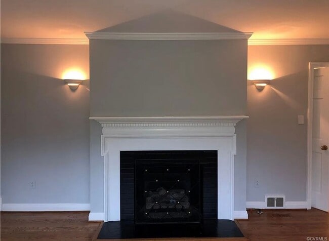 Building Photo - Beautifully Renovated 4bdrm/2.5bth Tri-Lev...