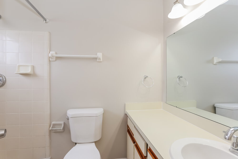 Building Photo - 3447 Le Havre Dr E