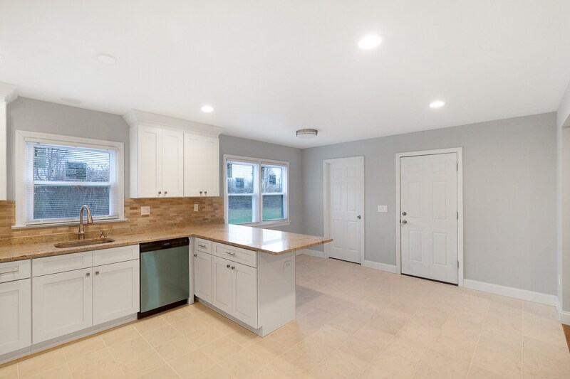 Building Photo - 370 Smithburg Rd