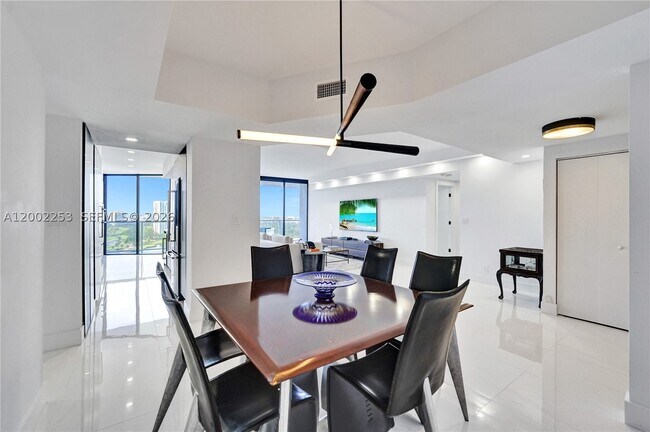 Building Photo - 20281 E Country Club Dr