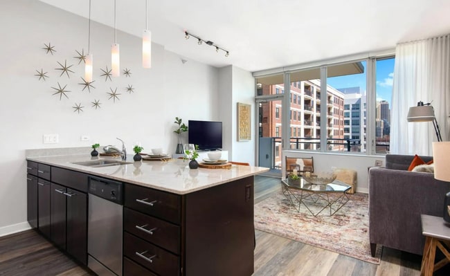 Primary Photo - 400 W Huron St