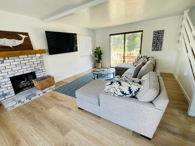 Building Photo - Gorgeous Furnished Canyon Home near beach/...