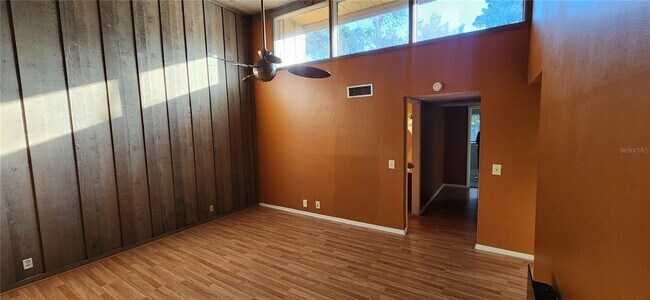 Building Photo - 223 Crown Oaks Way