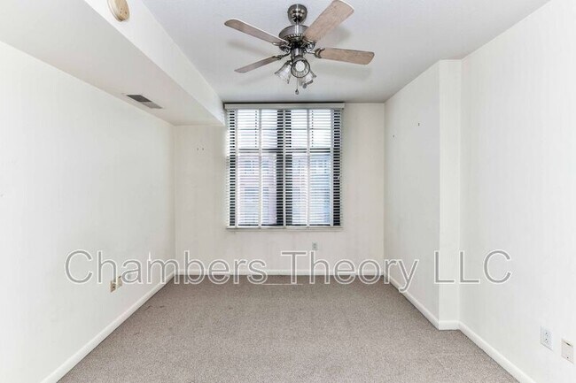 Building Photo - 1021 N Garfield St