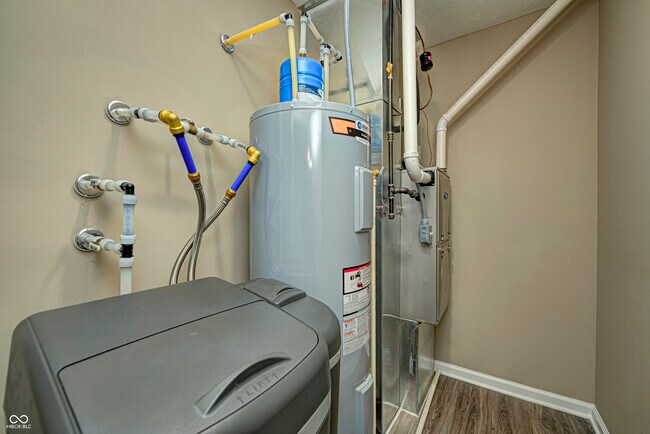 Building Photo - 1728 Gordon Dr