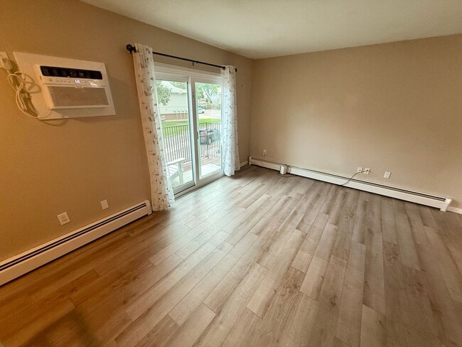 Building Photo - Charming 2BR Townhome w/ Attached Garage in Prime Lakewood Location!