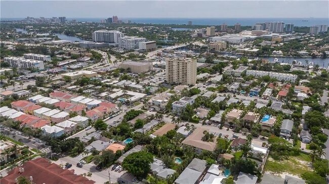 Building Photo - 824 NE 17th Way