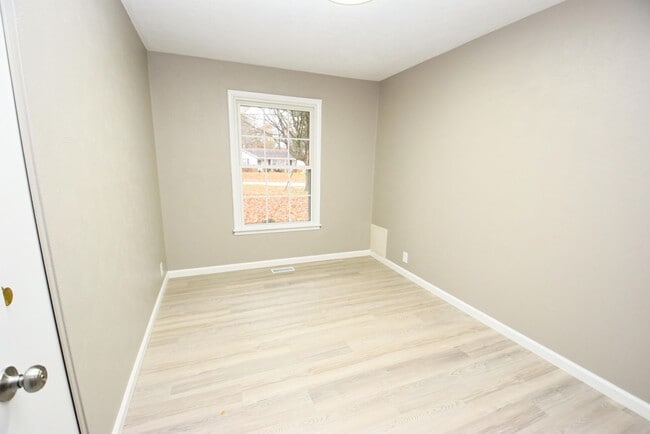 Building Photo - Inground swimming pool, 3 bedroom 1.5 bath home in South Bend IN