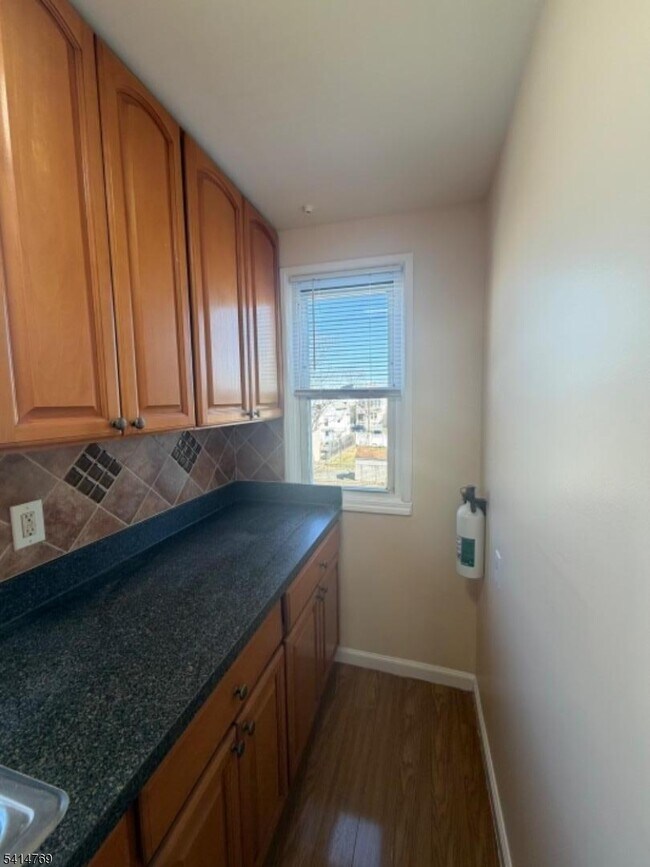 Building Photo - 182 Pierre Ave