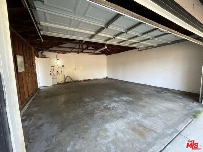 Building Photo - 243 S Sutter Ave