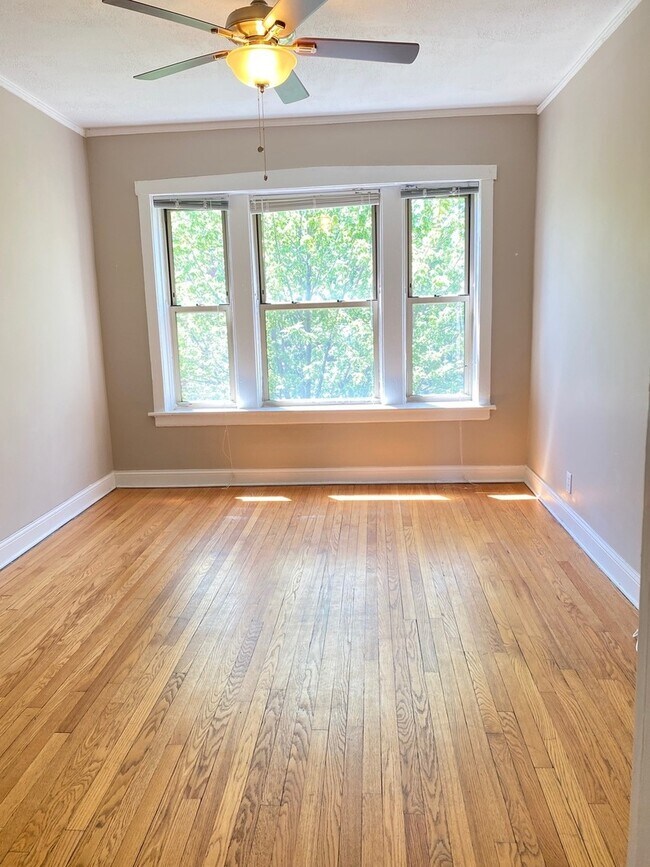 Building Photo - 3103 N Racine Ave