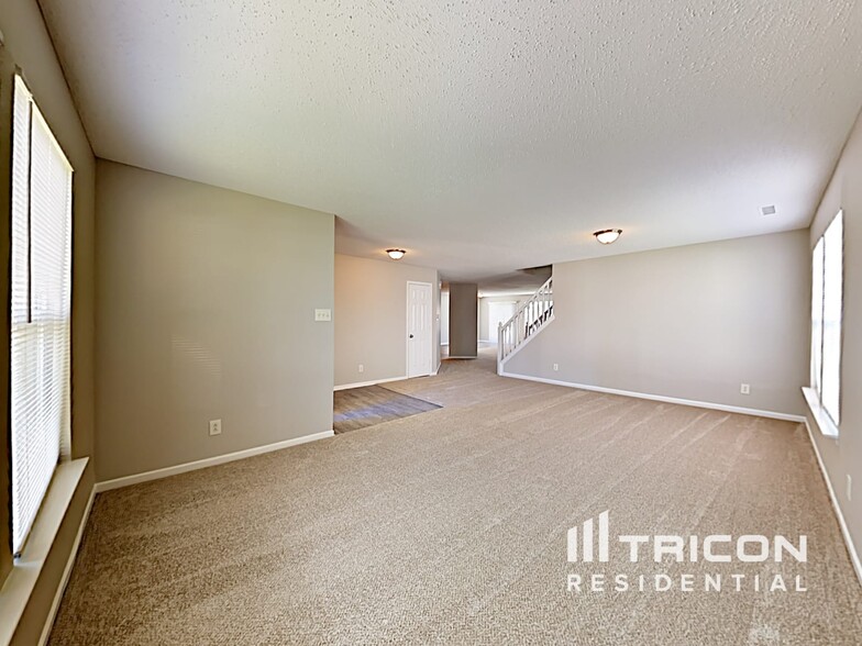 Building Photo - 6880 W Littleton Dr