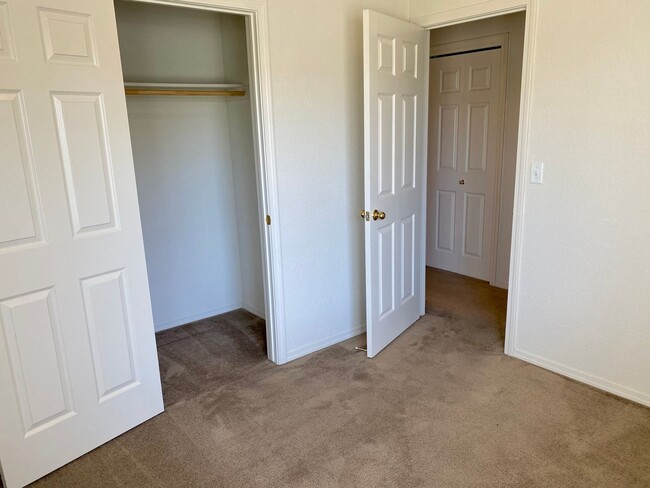 Building Photo - Merced: $2189 4 bedroom 2 bath home with g...