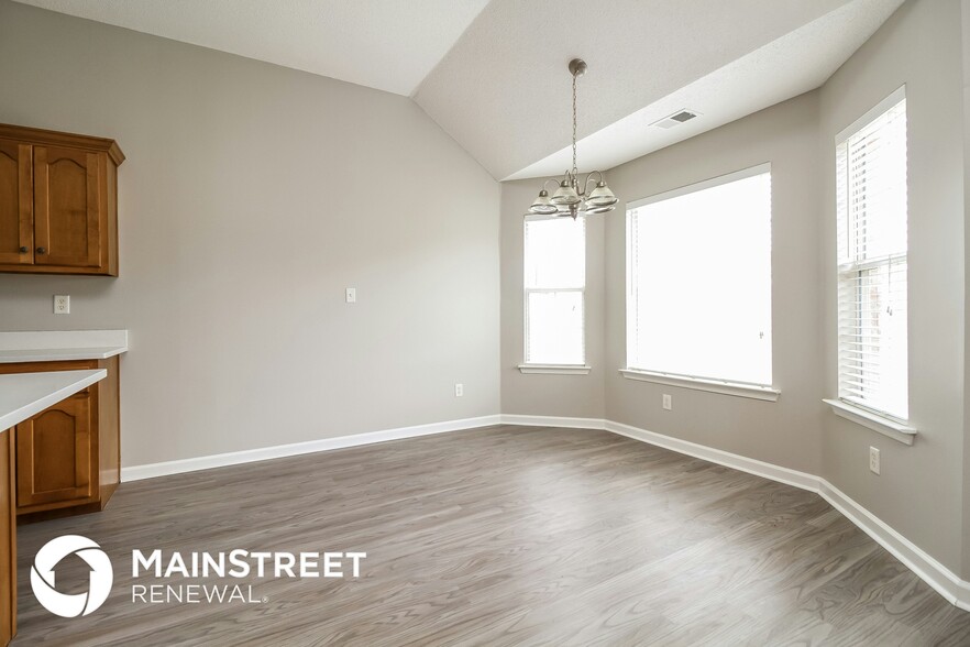 Building Photo - 3182 Pinetree Loop S