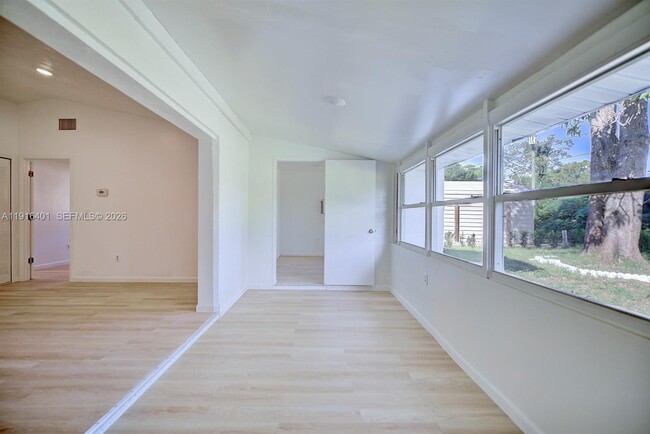 Building Photo - 220 Rhapsody Ave