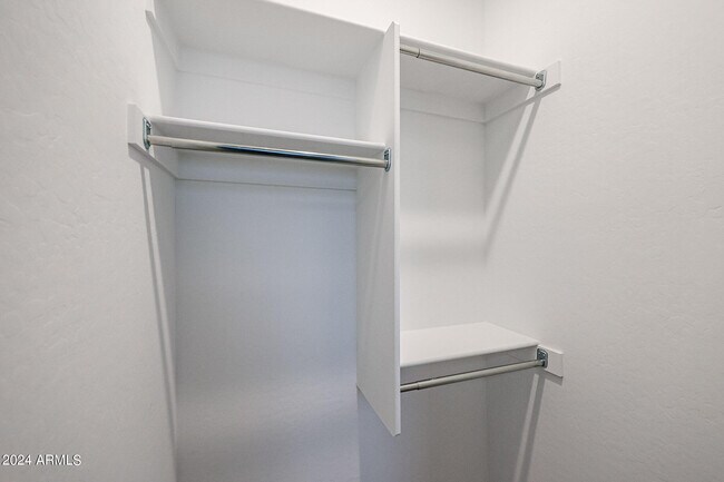 Building Photo - 8907 W Colter St