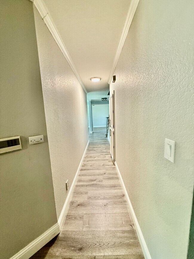 Building Photo - Large 2 story home available immediately