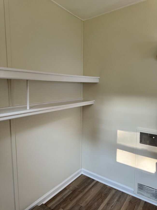 Building Photo - 220 Morton Rd