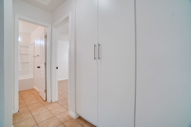 Building Photo - Coleen Ct - Gorgeous, Newly Remodeled 4 Be...