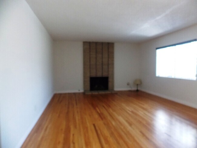 Building Photo - 4714 Muscatel Ave