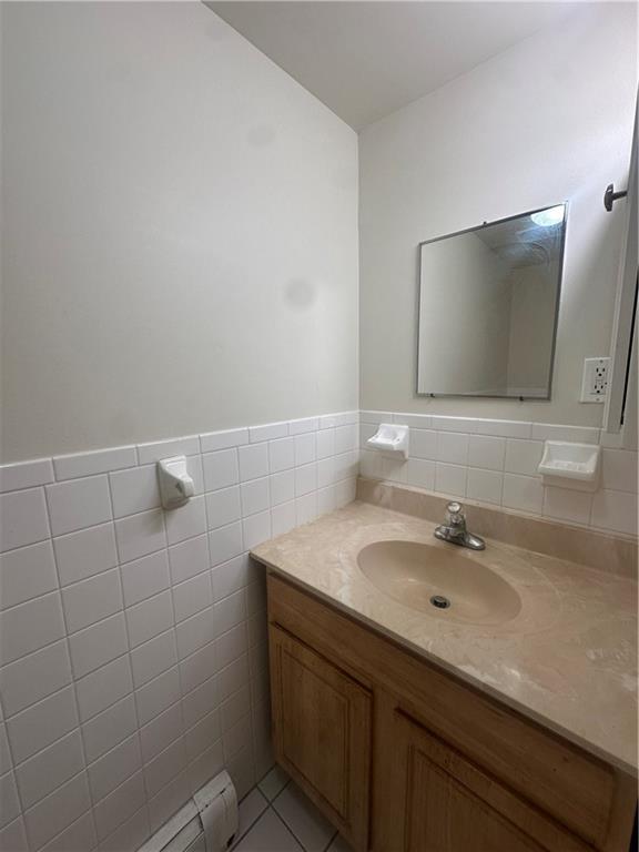 Building Photo - 2338 Dean St