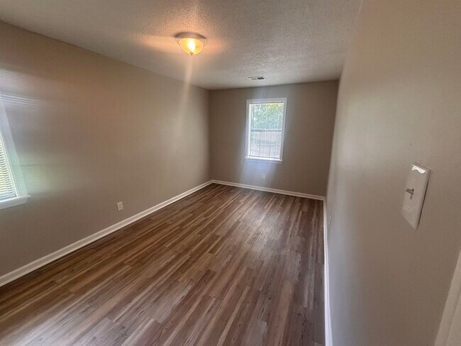 Building Photo - 2076 Goff Ave