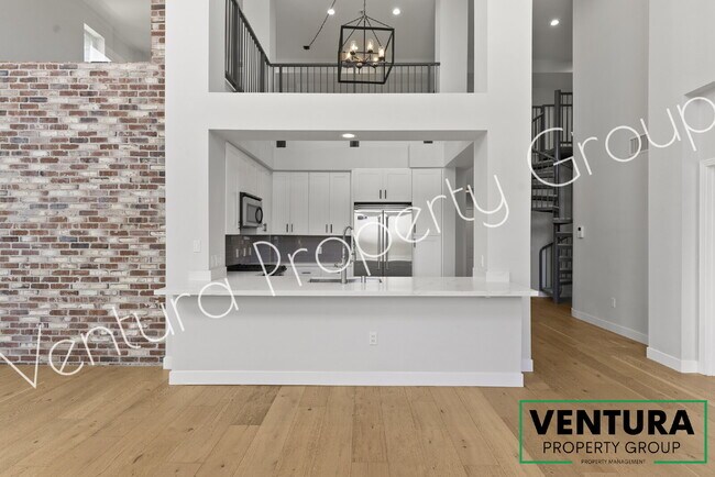 Building Photo - Spacious 2-Bedroom Condo with 2 Full Baths in Oxnards Channel Island