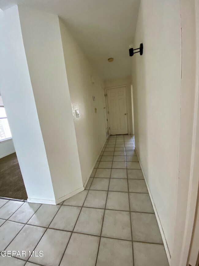 Building Photo - 2215 King James Pl