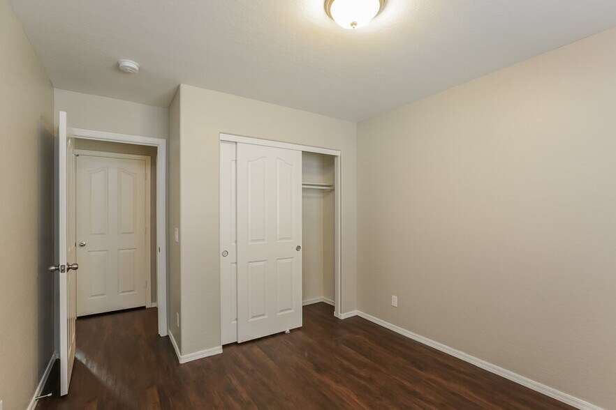 Building Photo - 2718 W Pecan Rd